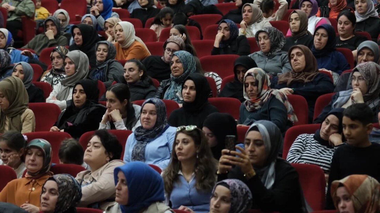 Kocaeli’de &#039;Aile Mektebi Sohbetleri&#039; yoğun ilgi gördü
