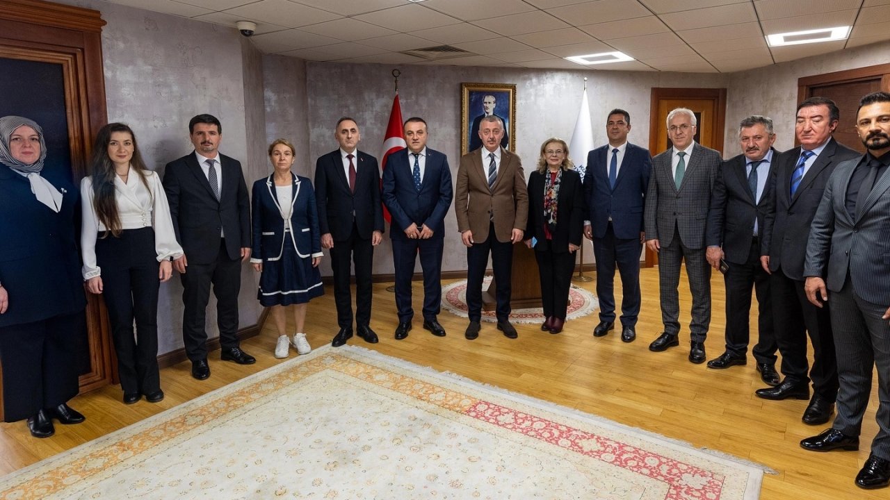 Kocaeli&#039;de Başkan Büyükakın’a eğitime destek teşekkürü