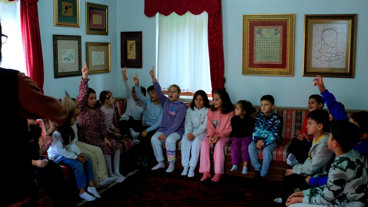 Kocaeli’de çocuklar Mesnevi hikâyelerini sahneledi