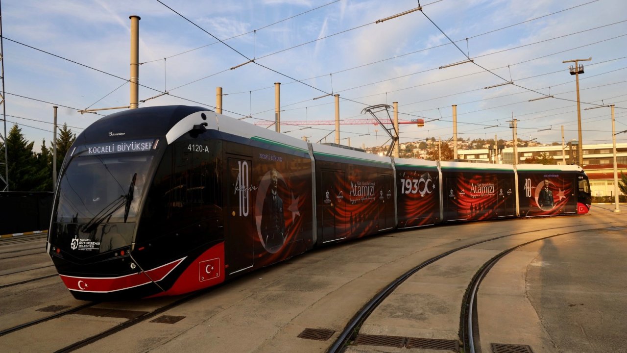 Kocaeli’de otobüs ve tramvaylarda Ata’ya saygı