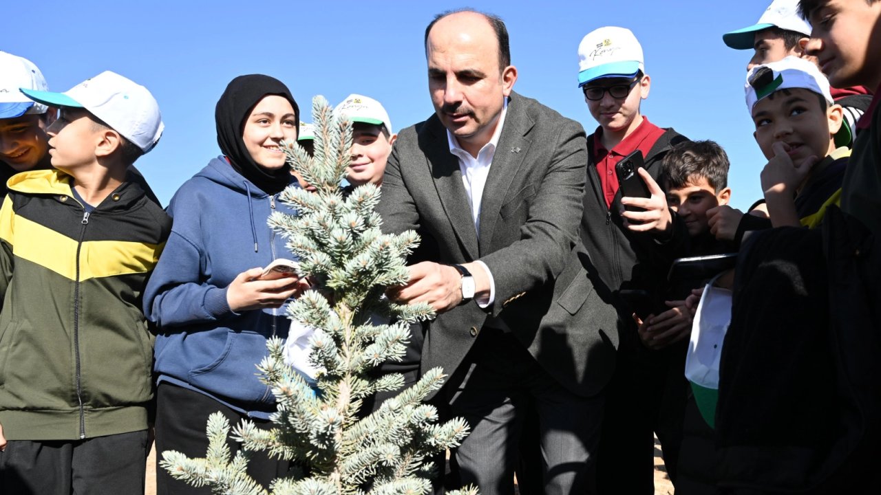 Konya&#039;da Başkan Altay öğrencilerle birlikte fidan dikti