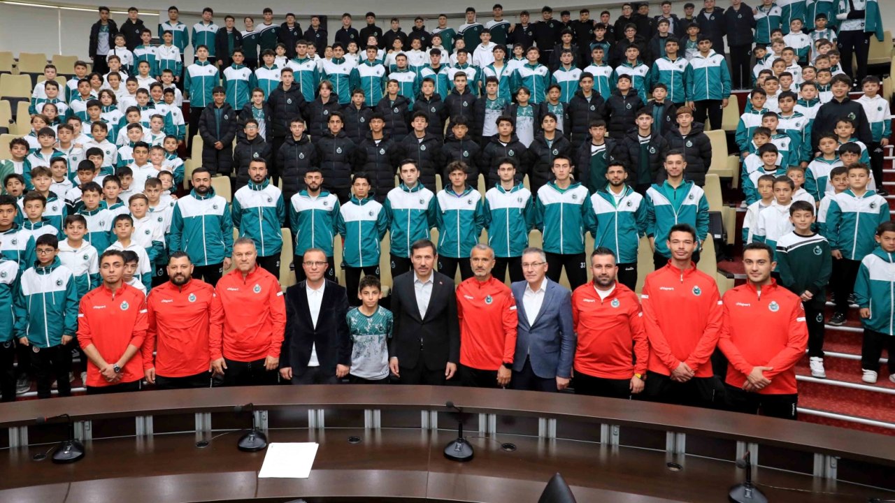 Konya&#039;da Başkan Kılca&#039;dan, futbol takımlarına destek