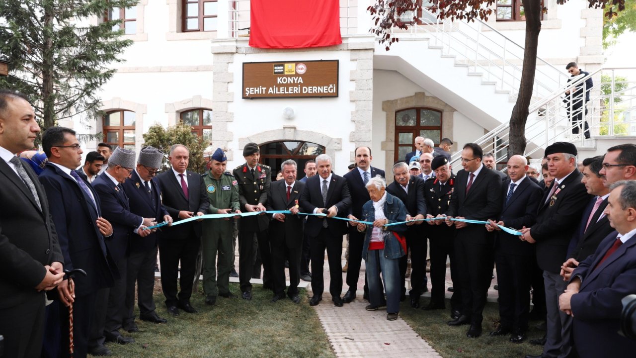 Konya&#039;da yenilenen Şehit Aileleri Derneği binası açıldı