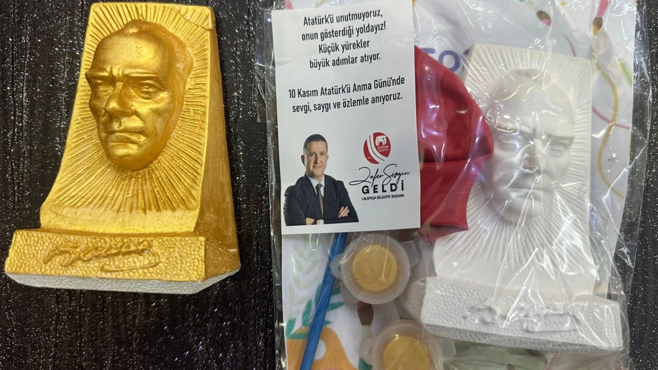 Lalapaşa’da öğrencilere Atatürk sevgisi hediyeyle aşılandı