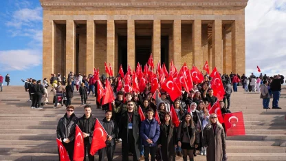Maltepeli öğrenciler istedi, yerel yönetim Anıtkabir’e götürdü