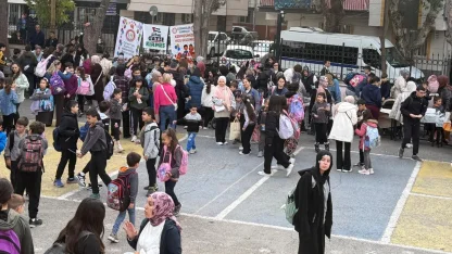 Manisa Yunusemre'de Üzümcüler İlkokulu'nda kermes