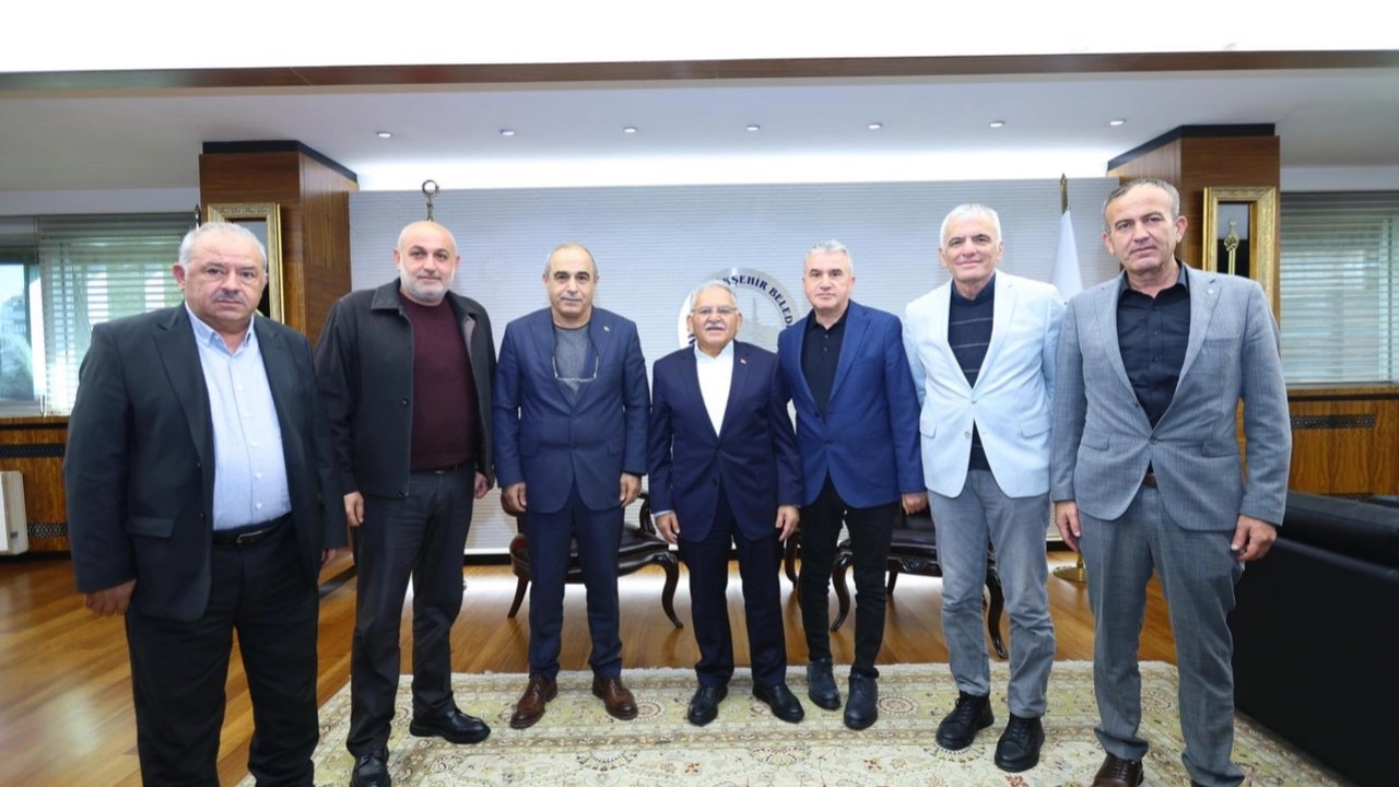 Memduh Büyükkılıç&#039;a ziyaretçi akını