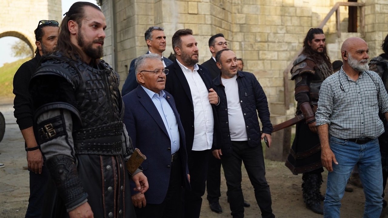 Memduh Büyükkılıç&#039;tan İstanbul&#039;da film platosuna ziyaret