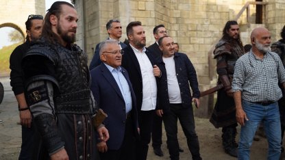 Memduh Büyükkılıç'tan İstanbul'da film platosuna ziyaret