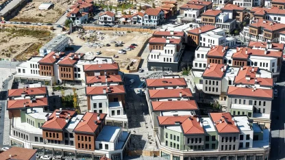 Meram'da Suriçi dönüşüme son rötuşlar... Louvre tarzı kubbe altında tarihi hamam canlanıyor!