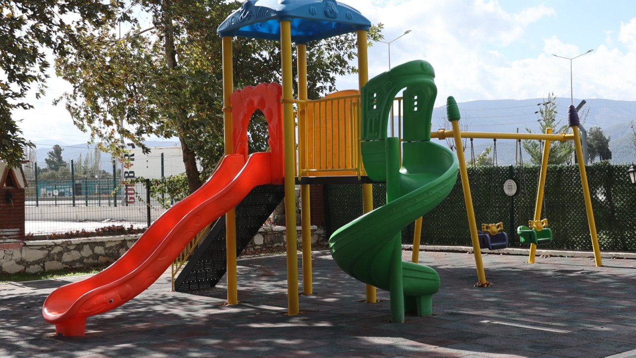 Muğla&#039;da oyun alanı ve peyzaj donatısını güçlendiriyor