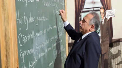 Mustafa Yalçın'dan 'Öğretmenler Günü' mesajı