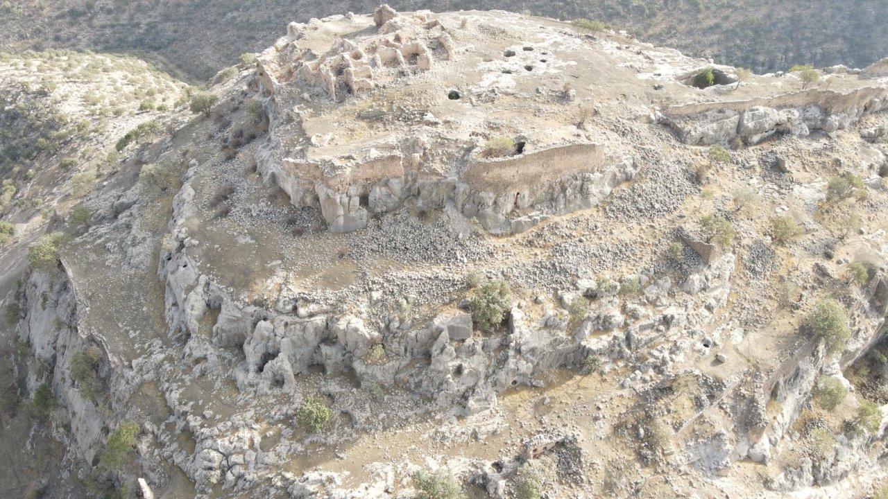 Nusaybin’in gözü yeniden açıldı... Bin 700 yıllık kale gün yüzüne çıktı!