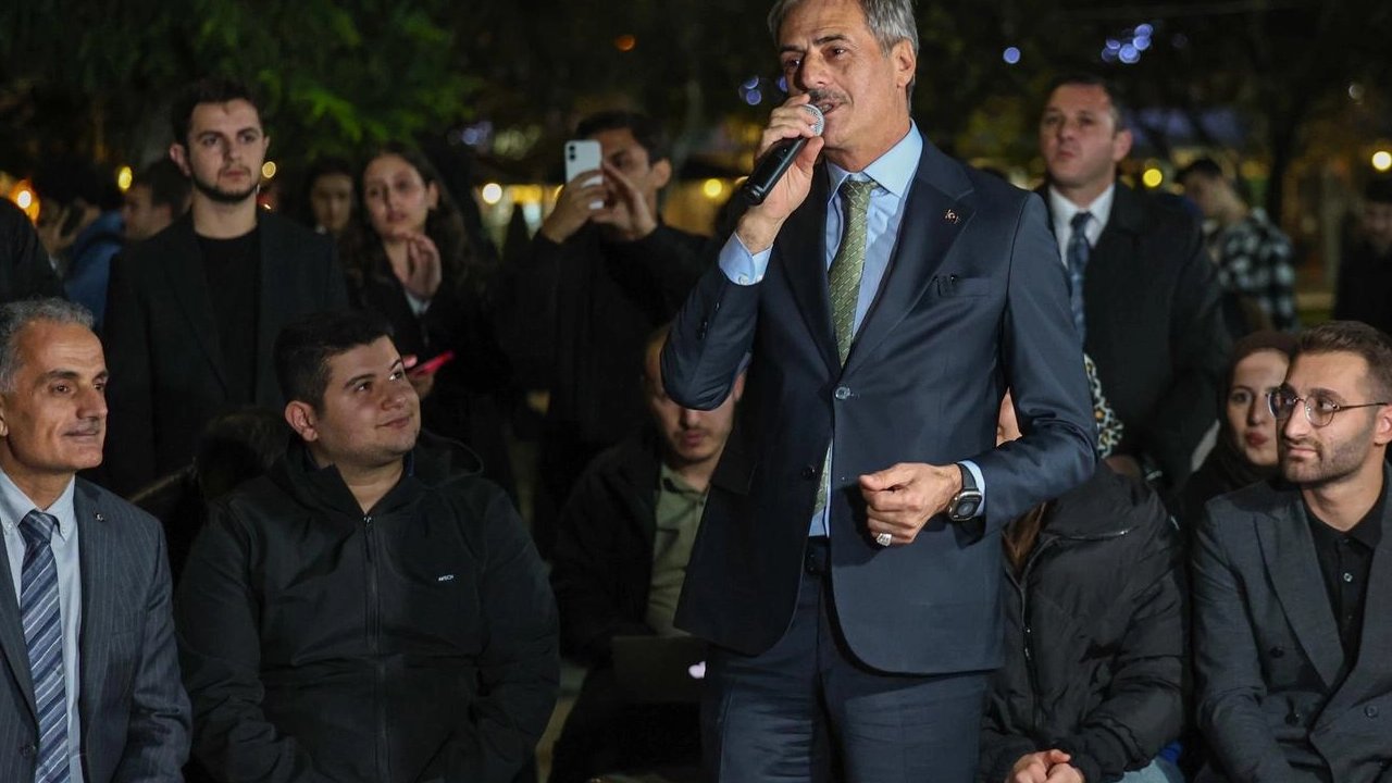 Sakarya&#039;da Başkan Alemdar, üniversitelilerle buluştu