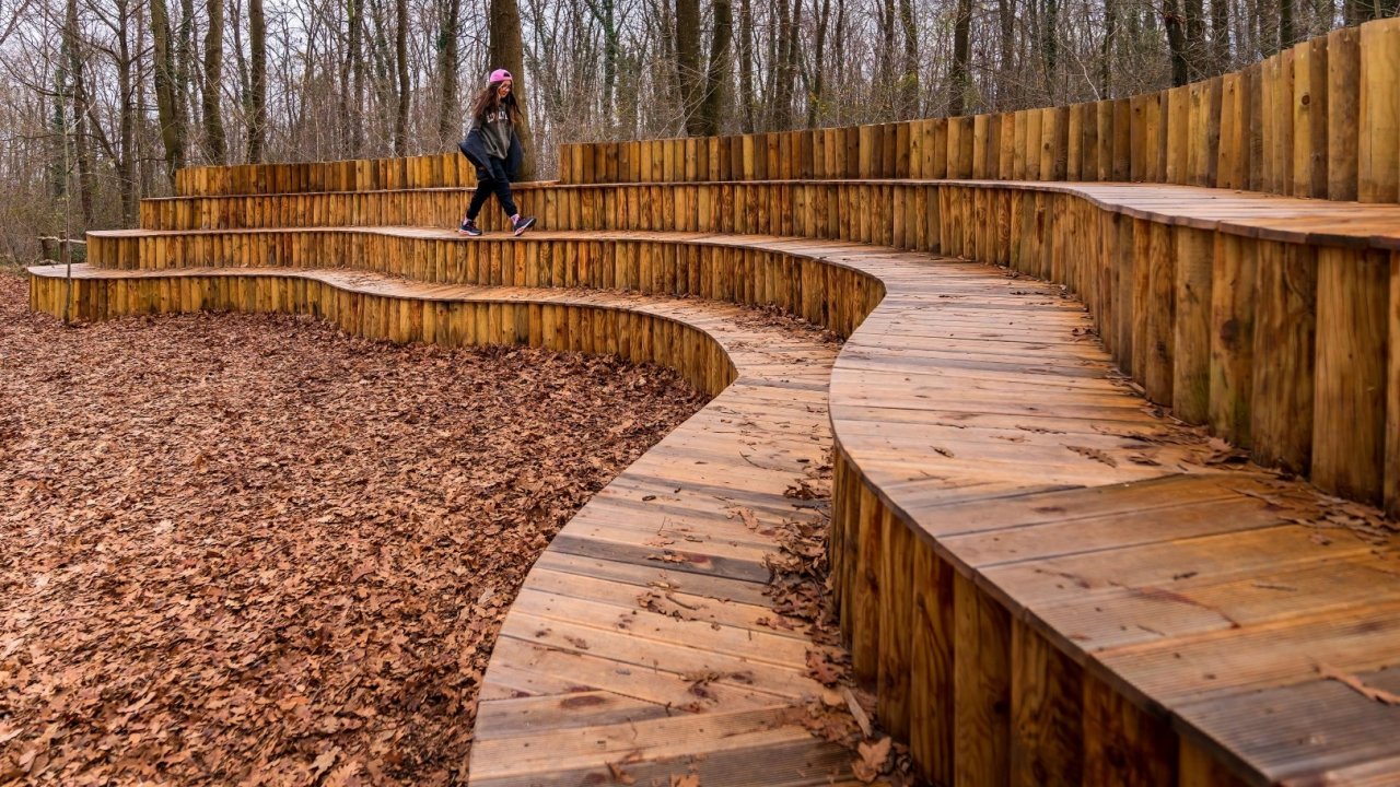 Sonbaharda huzurun adresi Ormanya&#039;da kartpostallık görüntüler