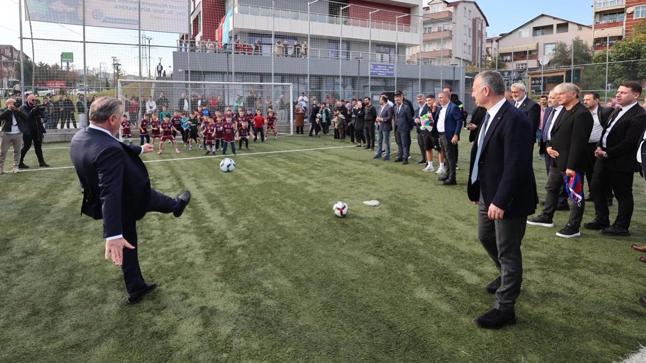 Spor Bakanı&#039;ndan penaltı şovu!