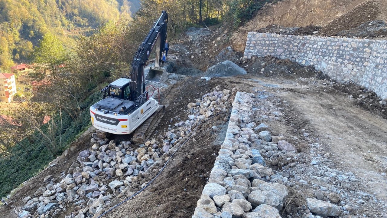 Trabzon’da taş duvar çalışmaları sürüyor