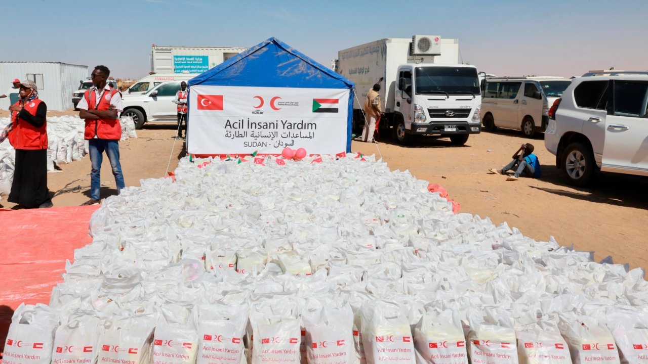 Türk Kızılay&#039;dan Sudan&#039;da yerinden edilenlere gıda katkısı