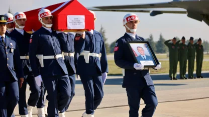 Uçak kazasında şehit olan iki subay Eskişehir’de karşılandı