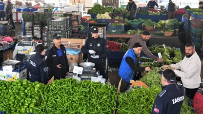 Zabıtadan semt pazarlarına şok baskın