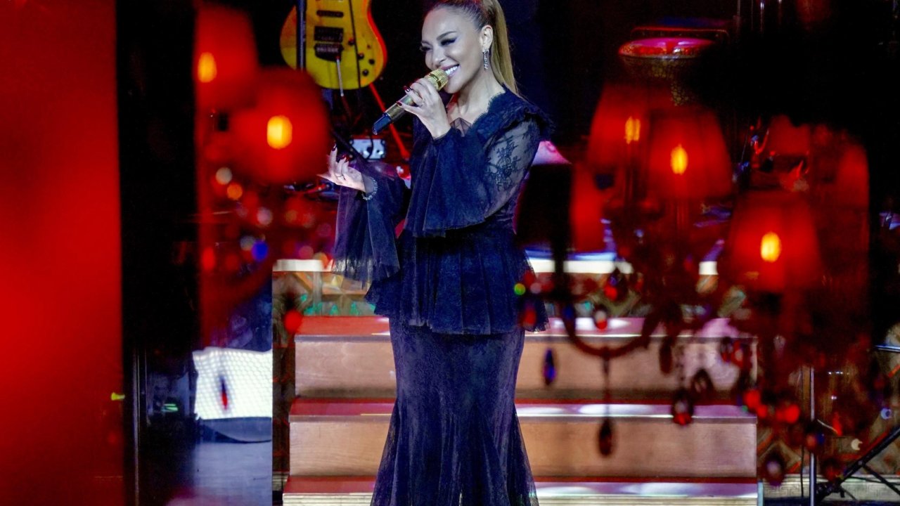 Ziynet Sali&#039;den Muazzez Abacı&#039;ya duygulandıran saygı