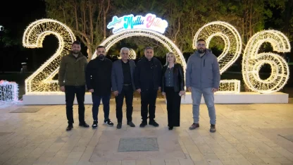 Adana’da 10 noktada yeni yıl ışıklandırması ile renkli görüntüler oluştu