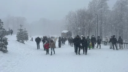 Ailele ve çocuklar Kartepe'de karın keyfini çıkardı