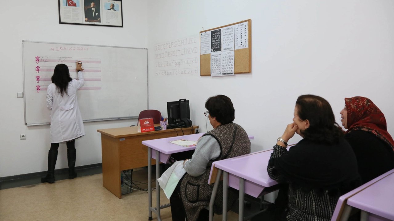 Ankara Keçiören'de her yaşa okuma yazma desteği