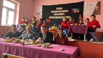 Ardanuç'un tek köy ilkokulunda 'yerli' coşku