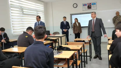 Artvin Valisi Ergün’den okullara ziyaret