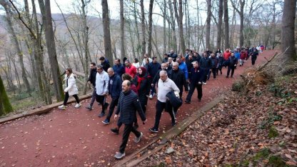 Bakan Tekin öğretmenlerle doğa yürüyüşü yaptı