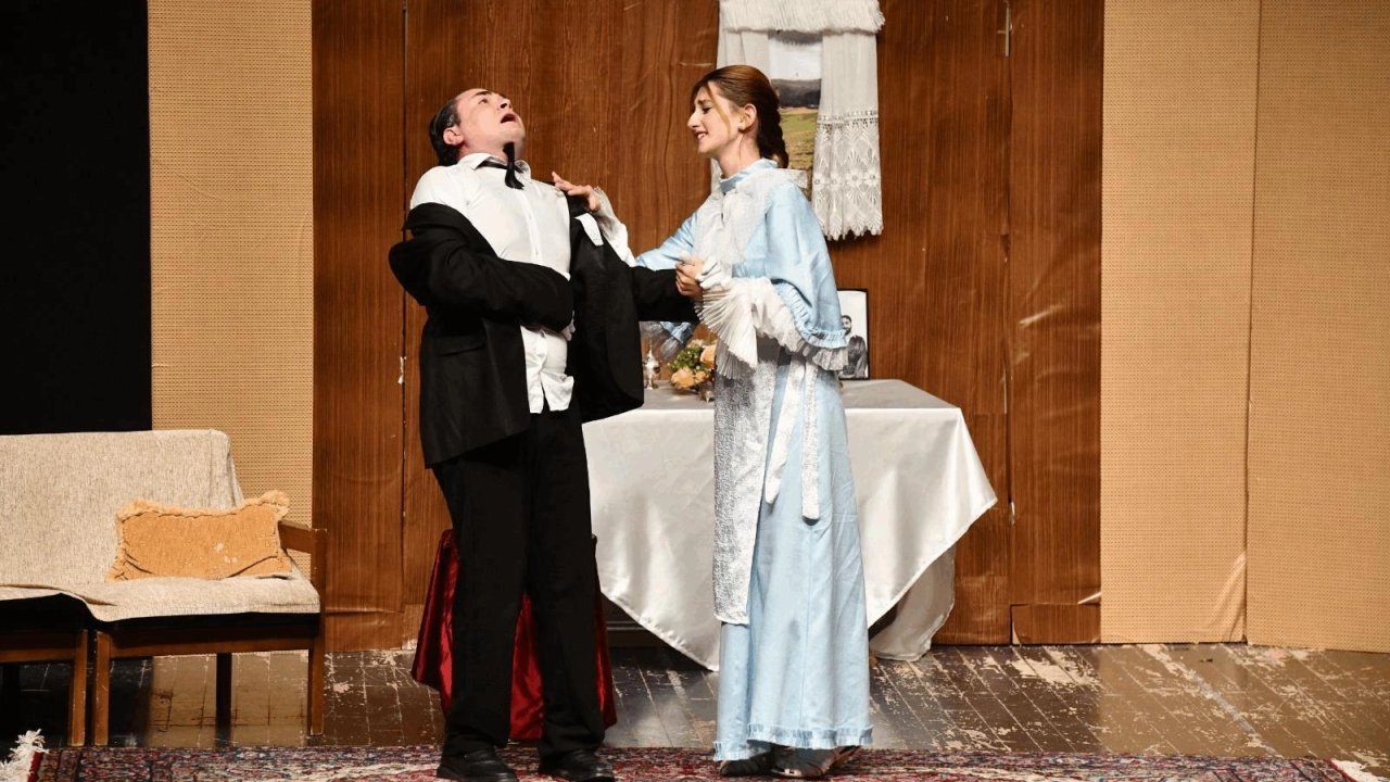 Balıkesir’de Çehov’un “Bir Evlenme Teklifi”ne yoğun ilgi