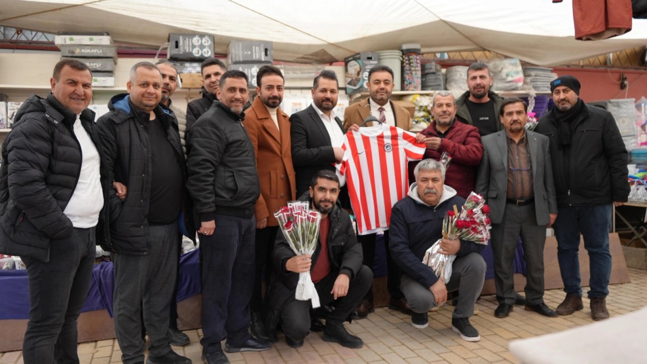 Başkan adayı Mustafa Çiçek'ten sosyete pazarı esnafına ziyaret