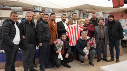 Başkan adayı Mustafa Çiçek'ten sosyete pazarı esnafına ziyaret