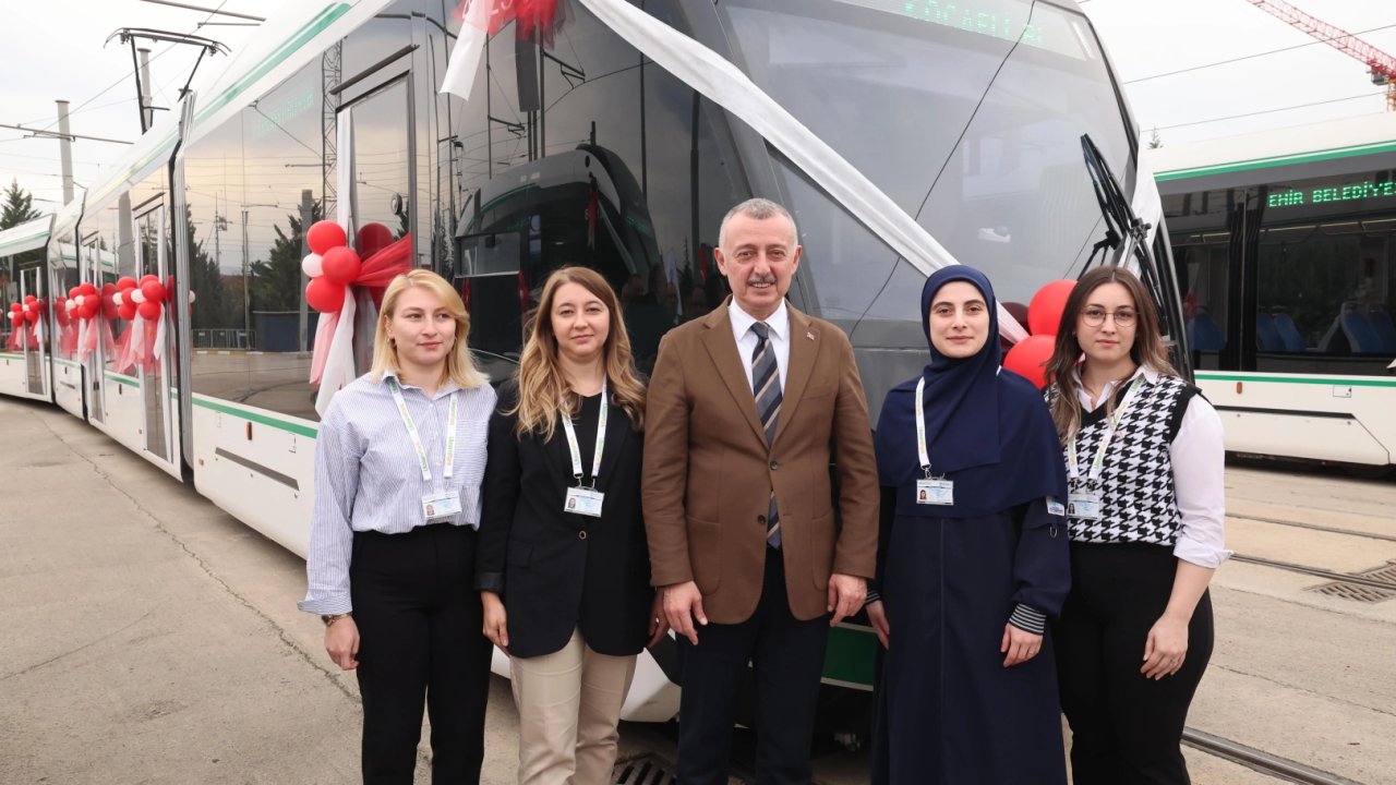 Başkan Büyükakın: Vatman olmak isteyen kadınlara kapımız açık