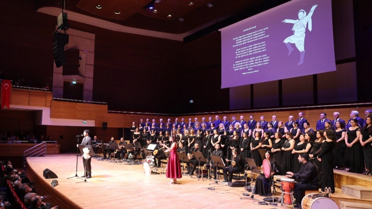 Bedia Akartürk’ten İzmirlilere türkü sürprizi