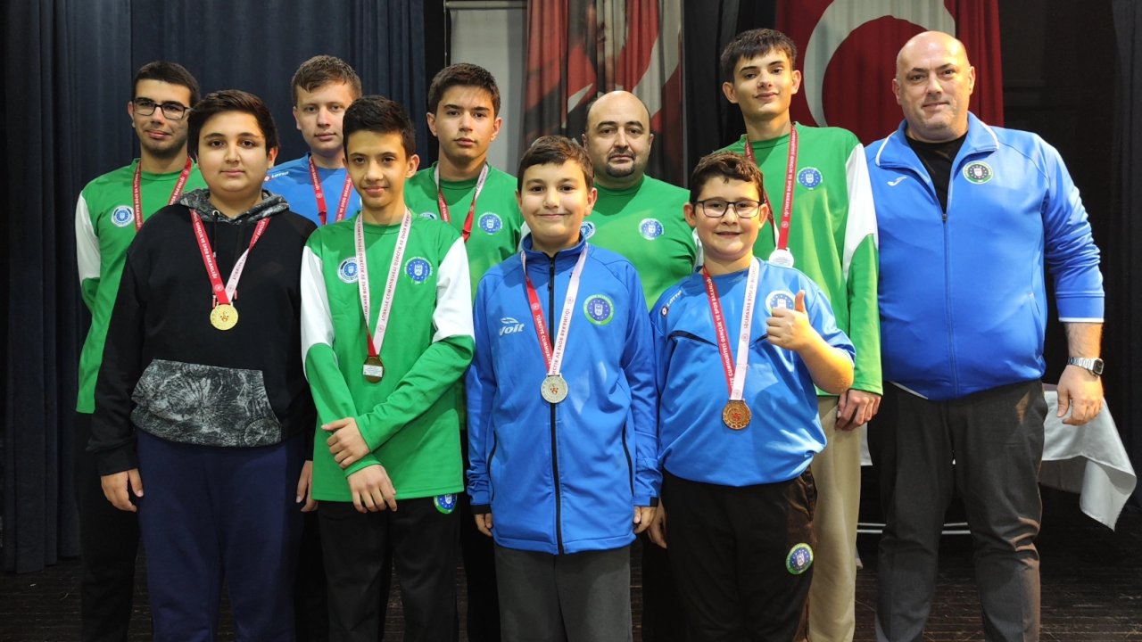 Bursa Büyükşehir Belediyesporlu satranççılardan 10 madalya