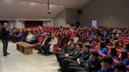 Bursa İnegöl’de Başkan Taban gençlerle bir arada