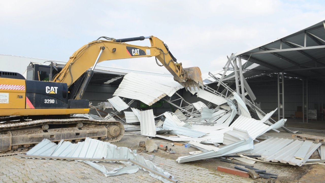 Bursa Nilüfer’de 2 kaçak yapı yıkıldı