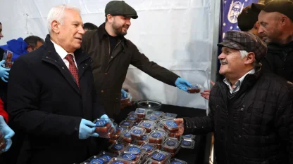 Bursa'da 17 ilçede 21 farklı camide tatlı ikramı