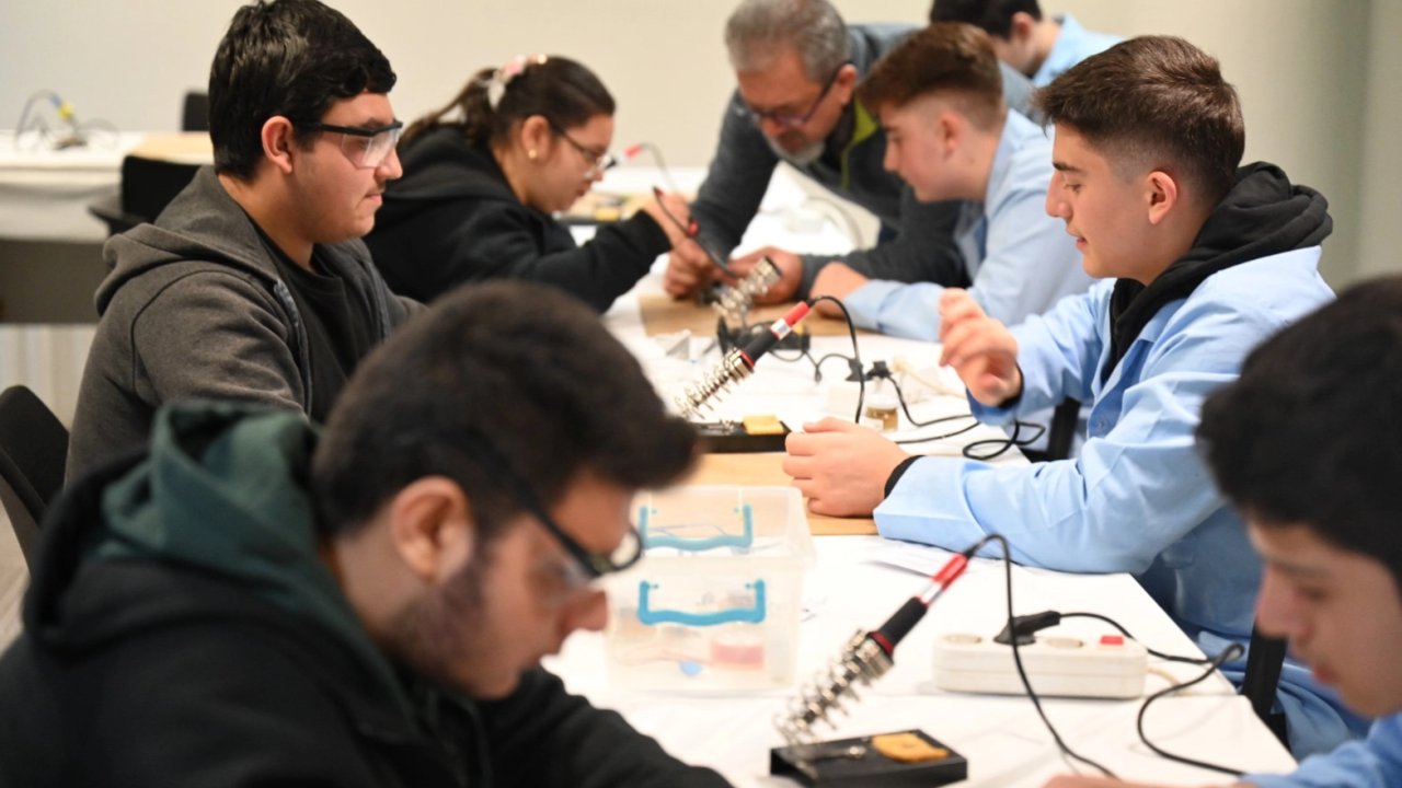 Bursa&#039;da özel çocuklar bilimle buluştu