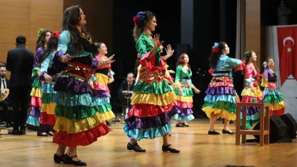 Bursa'da Roman ve Balkan gecesi coşkusu