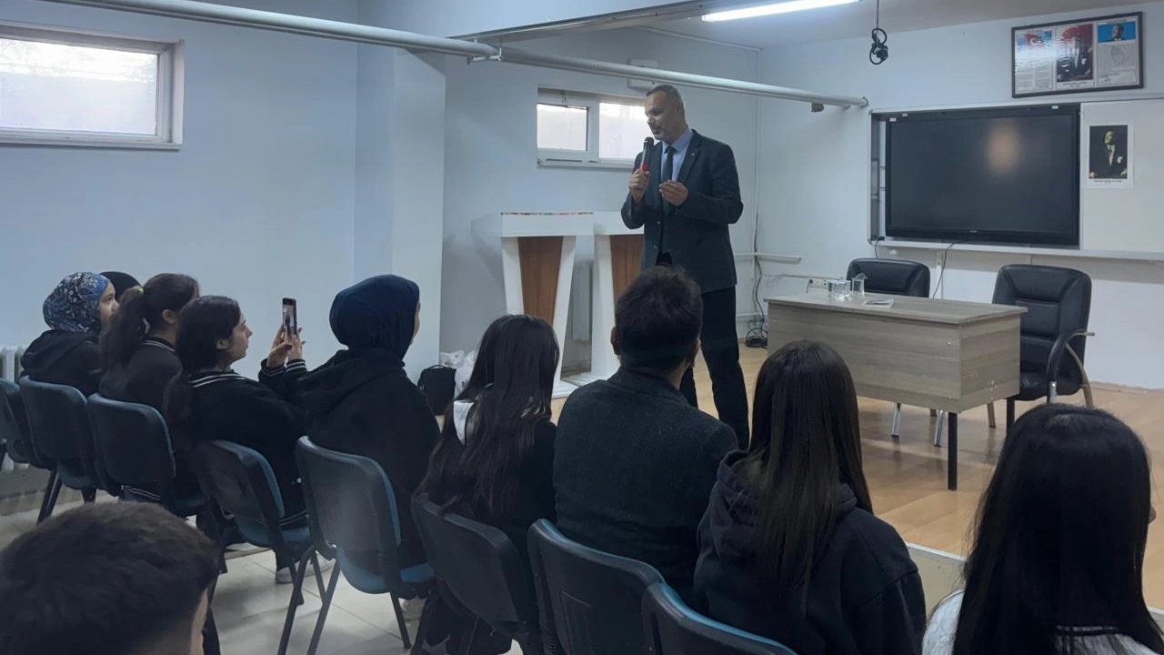 Cizre’de &#039;Başarıda Arkadaş Seçimi&#039; konferansı