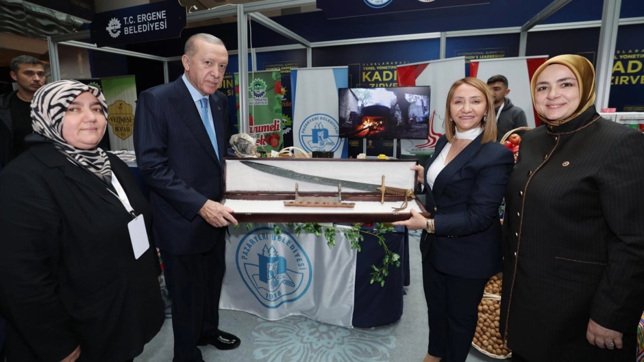 Cumhurbaşkanı Erdoğan’a Başkan Tekin’den özel hediye