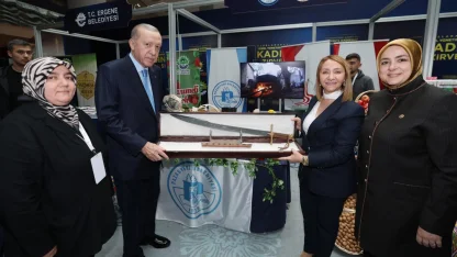 Cumhurbaşkanı Erdoğan’a Başkan Tekin’den özel hediye