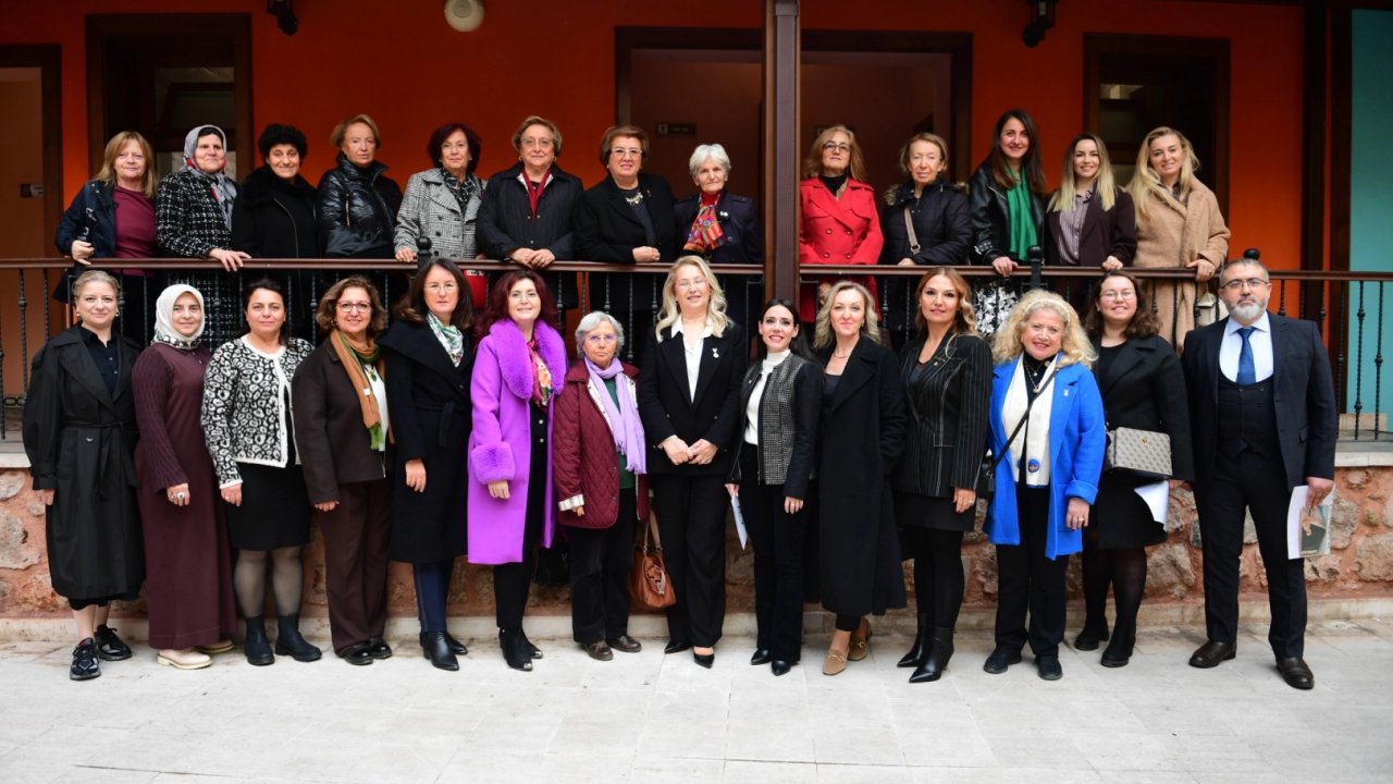 Cumhuriyetin eğitimci ilk kadın milletvekilleri Osmangazi’de konuşuldu