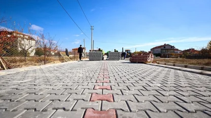 Denizli Büyükşehir’den Çivril’e 100 bin metrekarelik kilit parke yatırımı