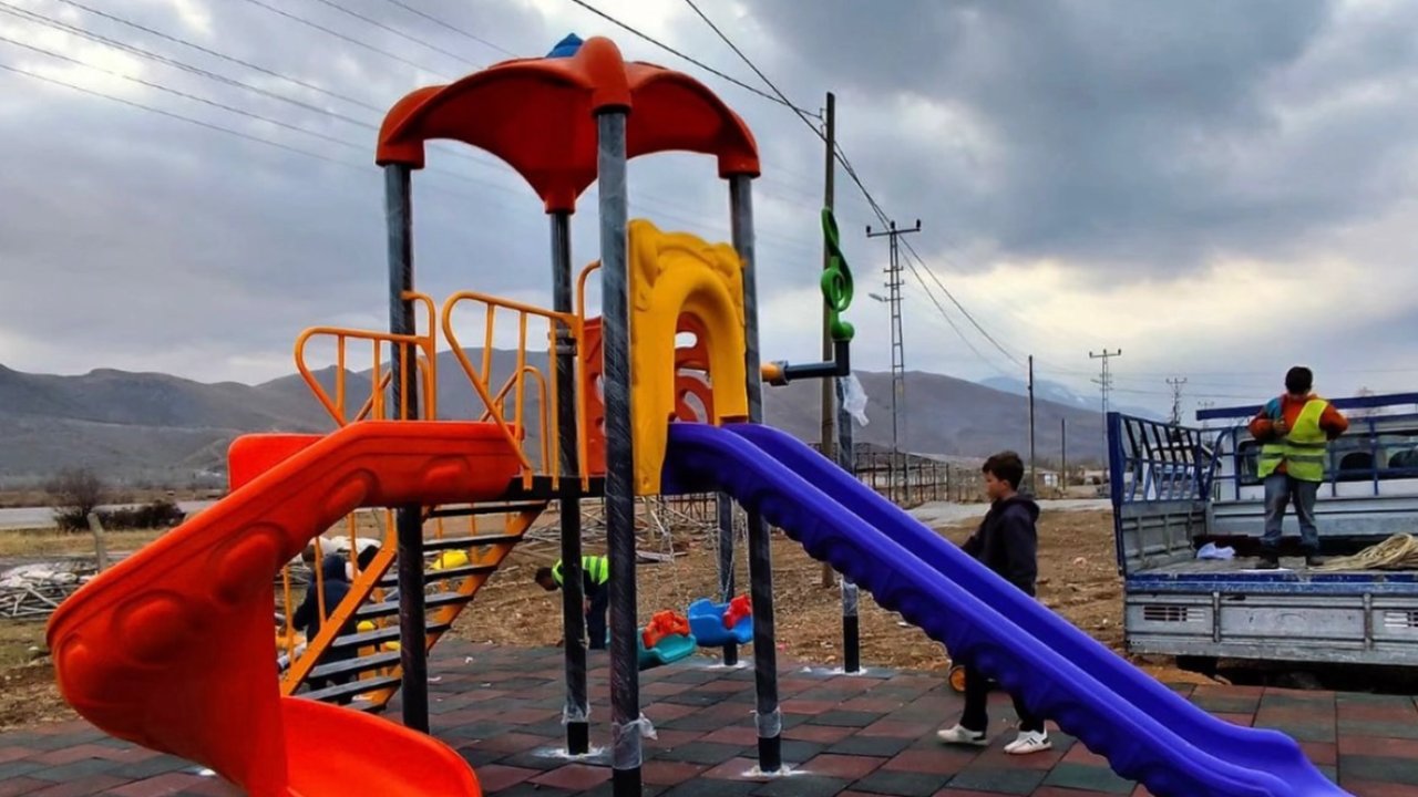 Doğanşehir Belediyesinden Güzelköy&#039;e modern çocuk parkı