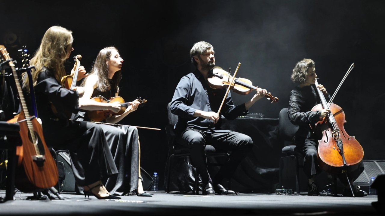 Dünyaca ünlü piyanist İzmir&#039;de ayakta alkışlandı