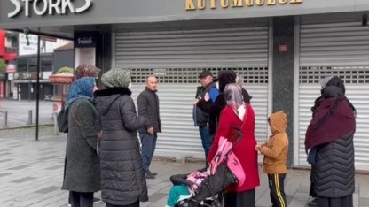 Düzce'de kuyumcu vurgunu iddiası: Mağdurlar evin önünde toplandı